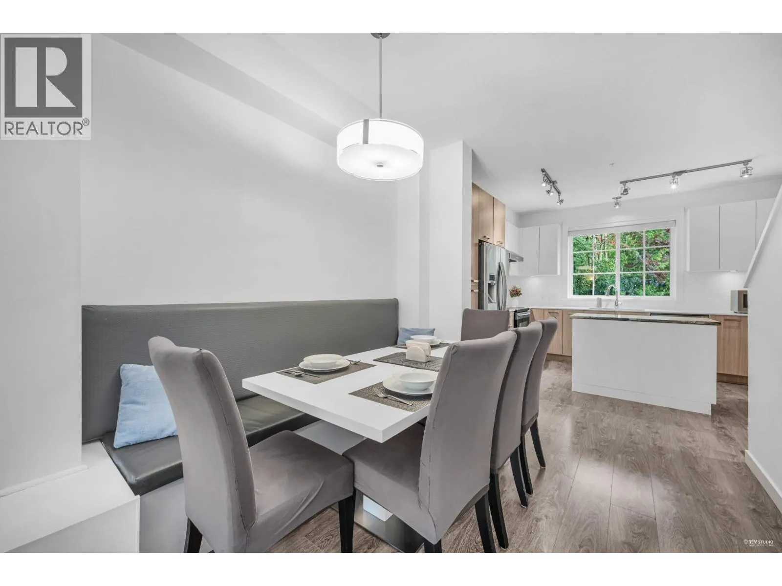 64 2423 AVON PLACE
