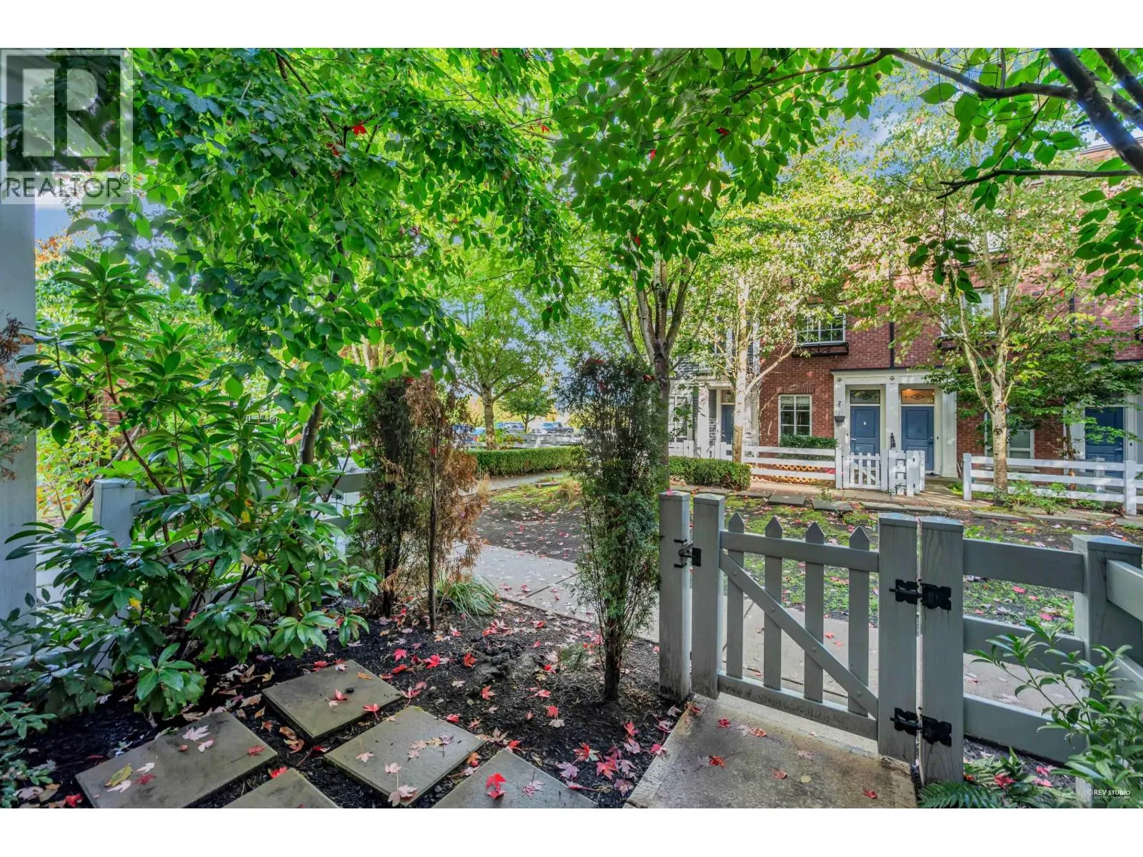 64 2423 AVON PLACE