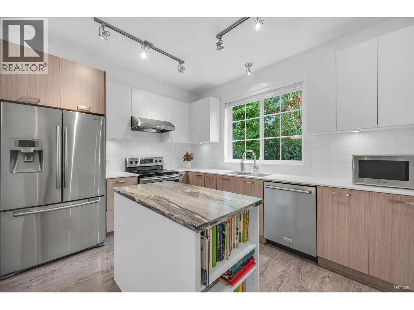 64 2423 AVON PLACE