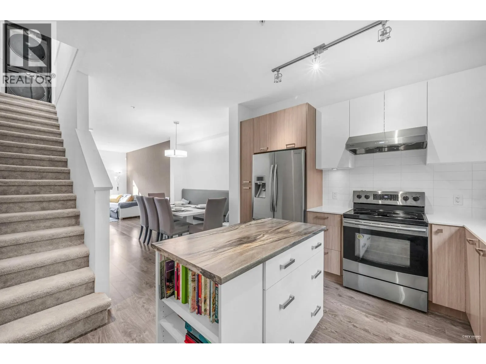 64 2423 AVON PLACE