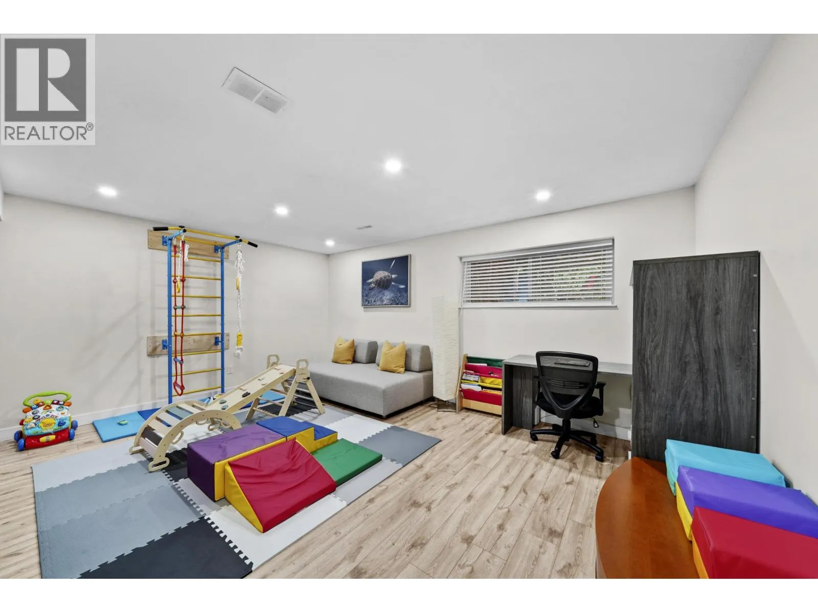 1184 PARKLAND DRIVE
