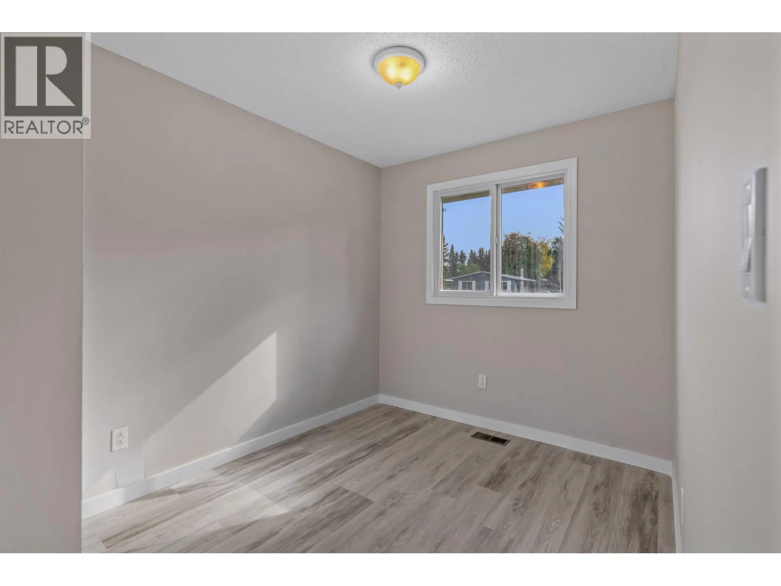 2426 LISGAR CRESCENT