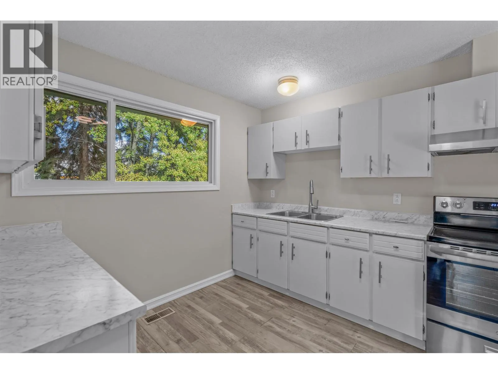 2426 LISGAR CRESCENT