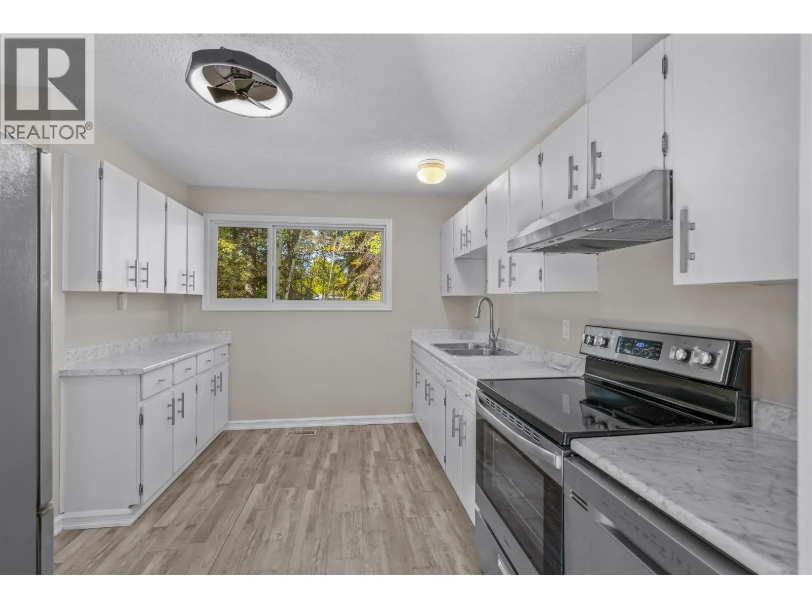 2426 LISGAR CRESCENT