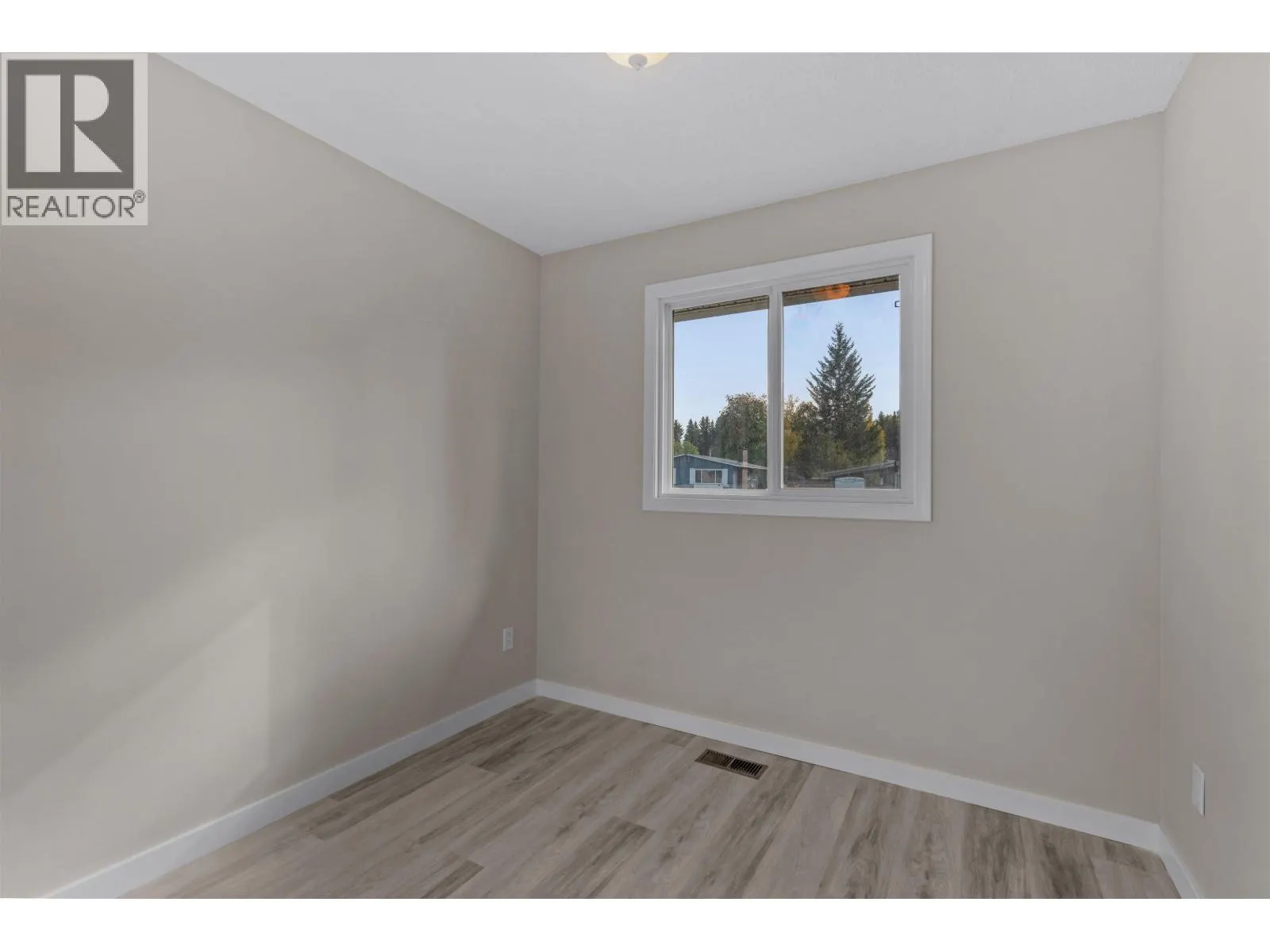 2426 LISGAR CRESCENT