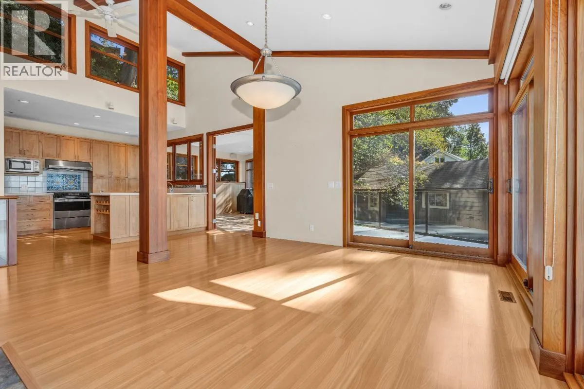 4893 SUNSHINE COAST HIGHWAY