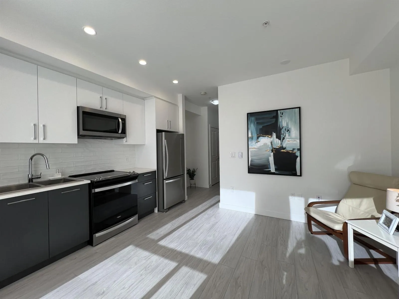 B225 20834 80 AVENUE