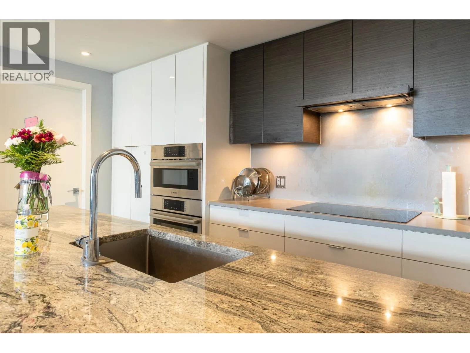 1106 1688 PULLMAN PORTER STREET