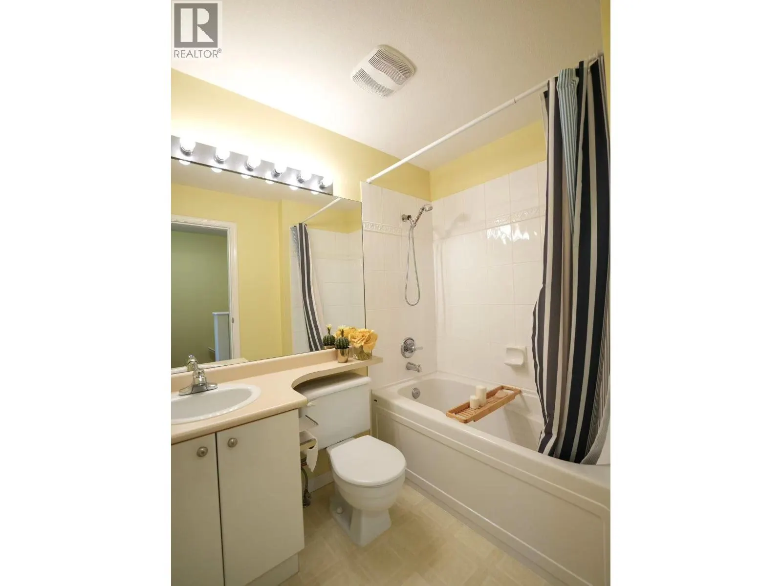 2 7100 LYNNWOOD DRIVE