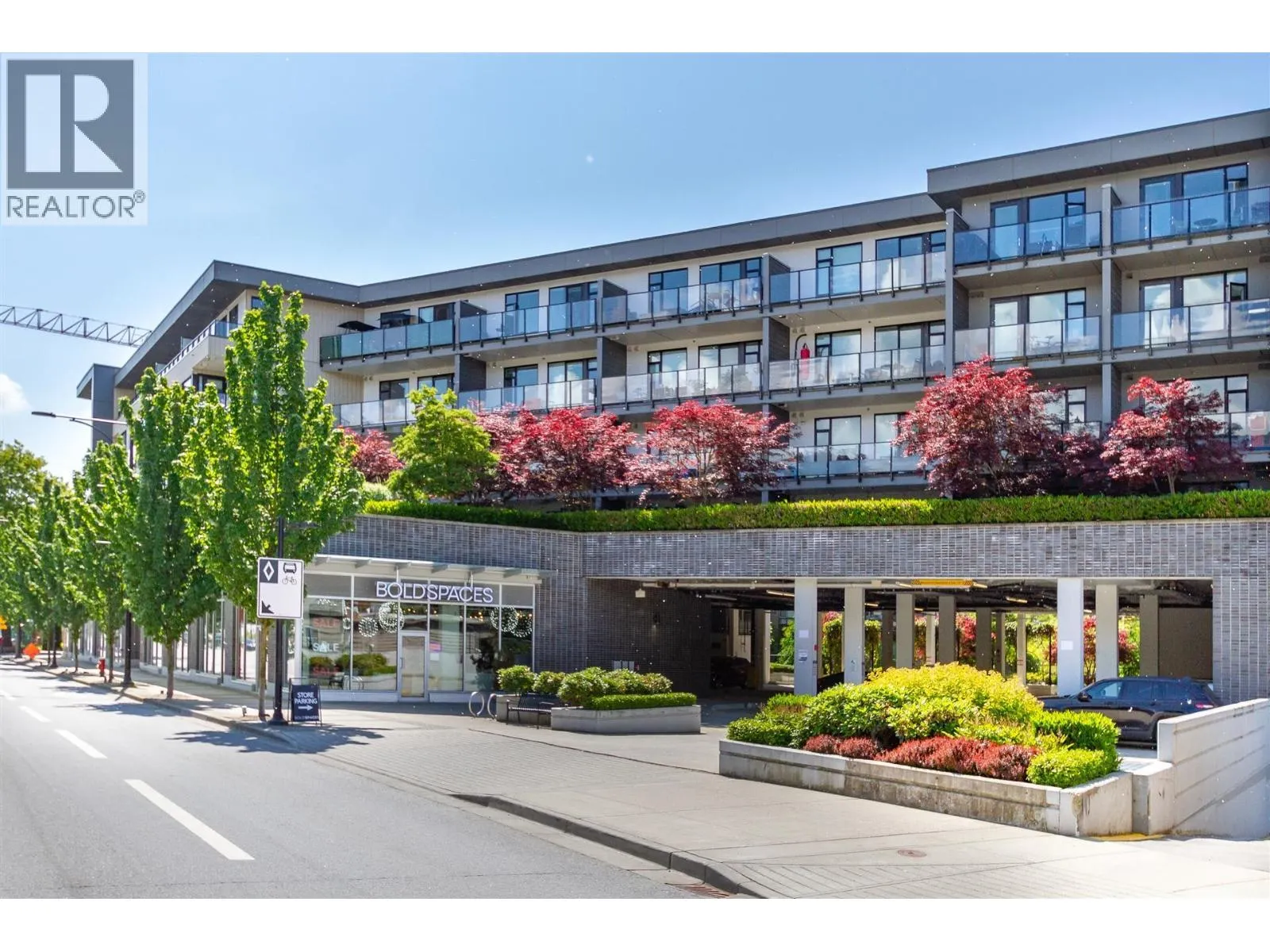 519 725 MARINE DRIVE