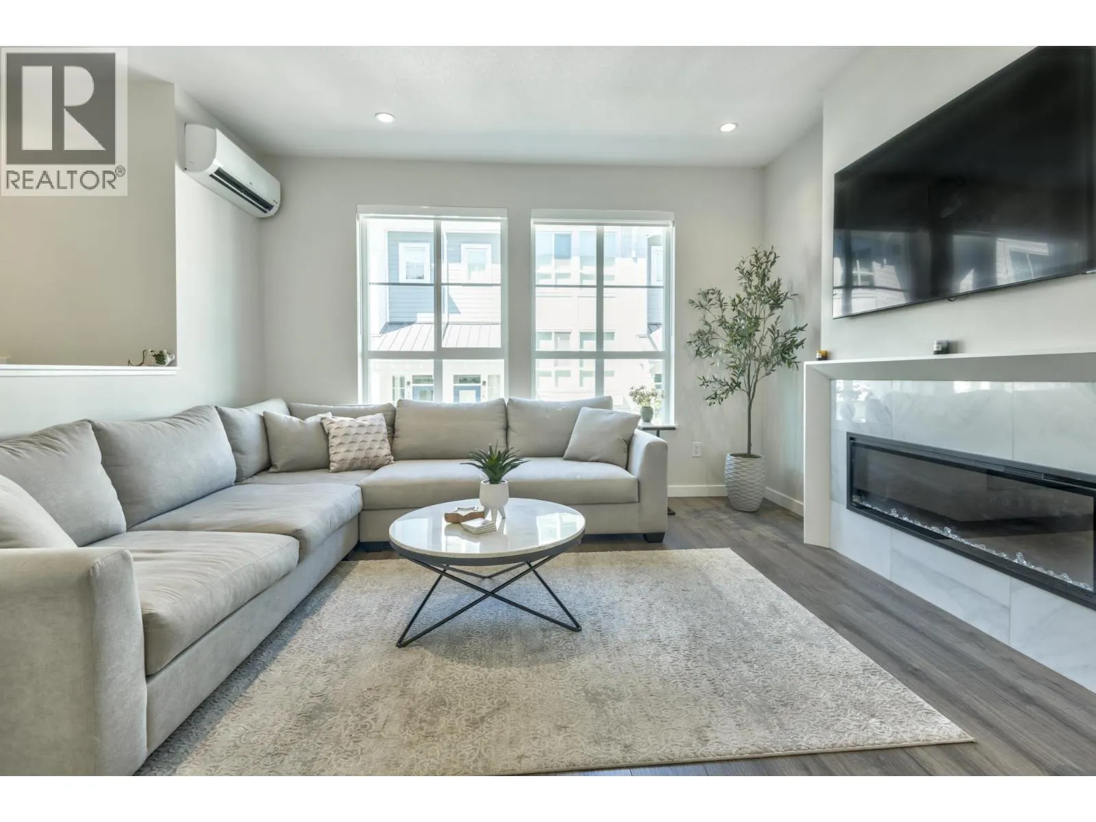 9 5311 ADMIRAL WAY