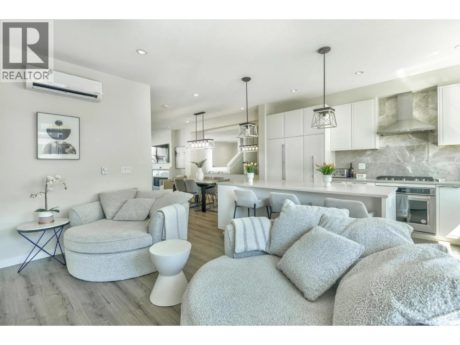 9 5311 ADMIRAL WAY