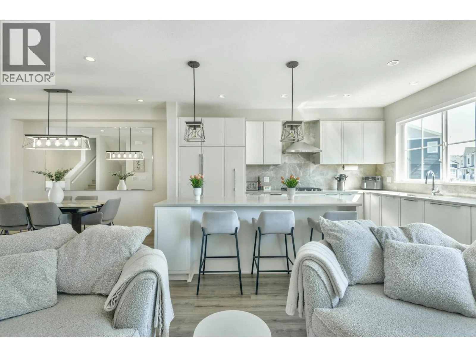 9 5311 ADMIRAL WAY