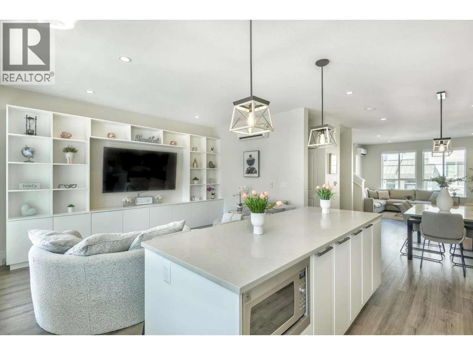 9 5311 ADMIRAL WAY
