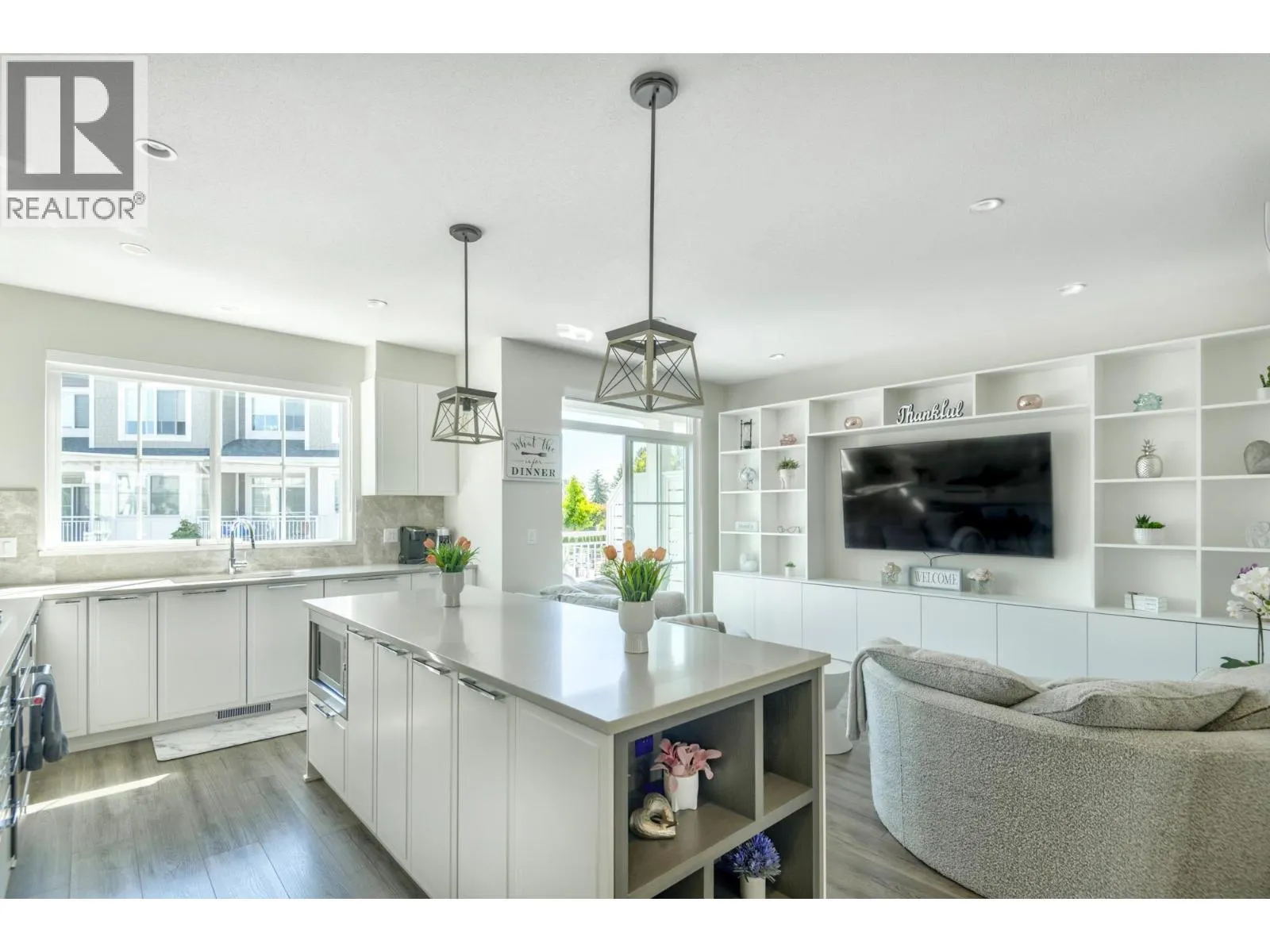 9 5311 ADMIRAL WAY