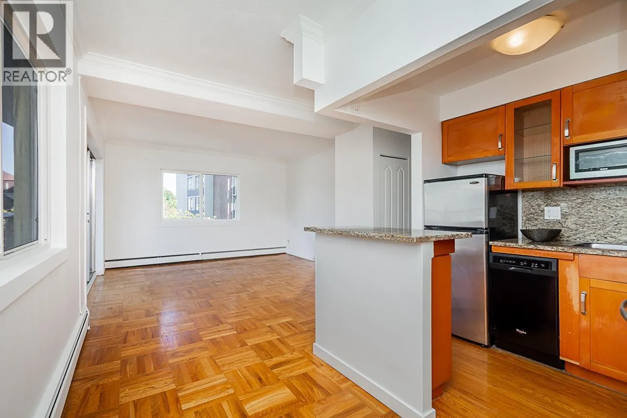 305 2187 BELLEVUE AVENUE