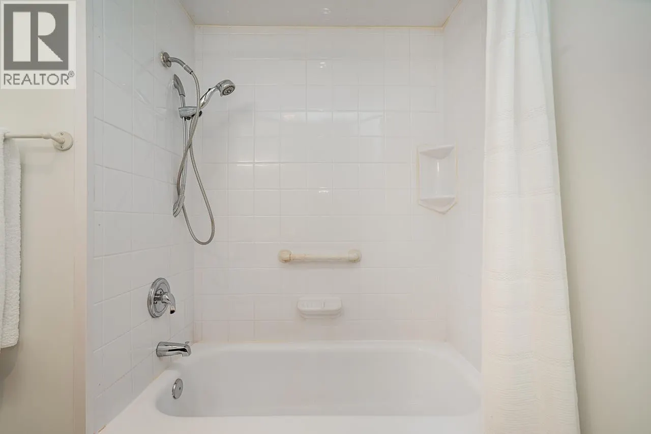305 2187 BELLEVUE AVENUE