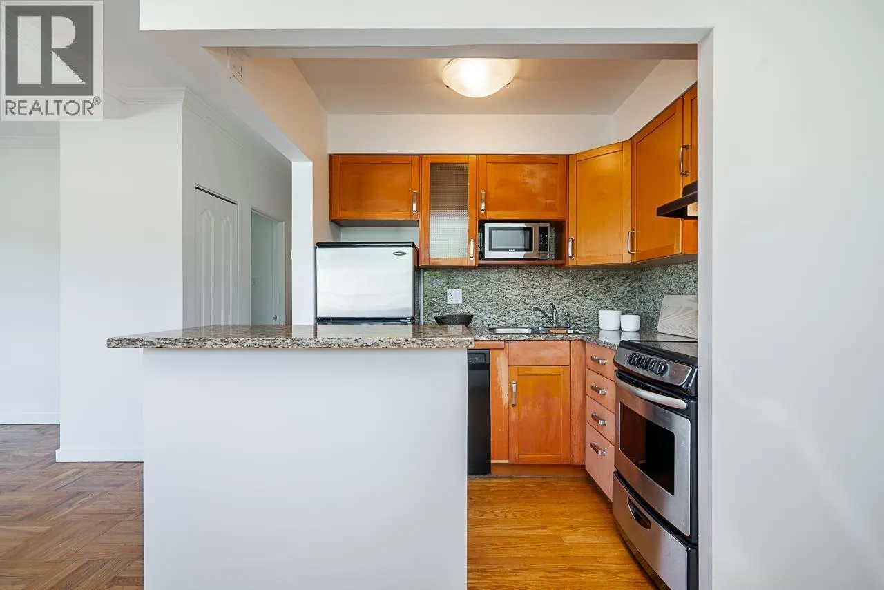 305 2187 BELLEVUE AVENUE