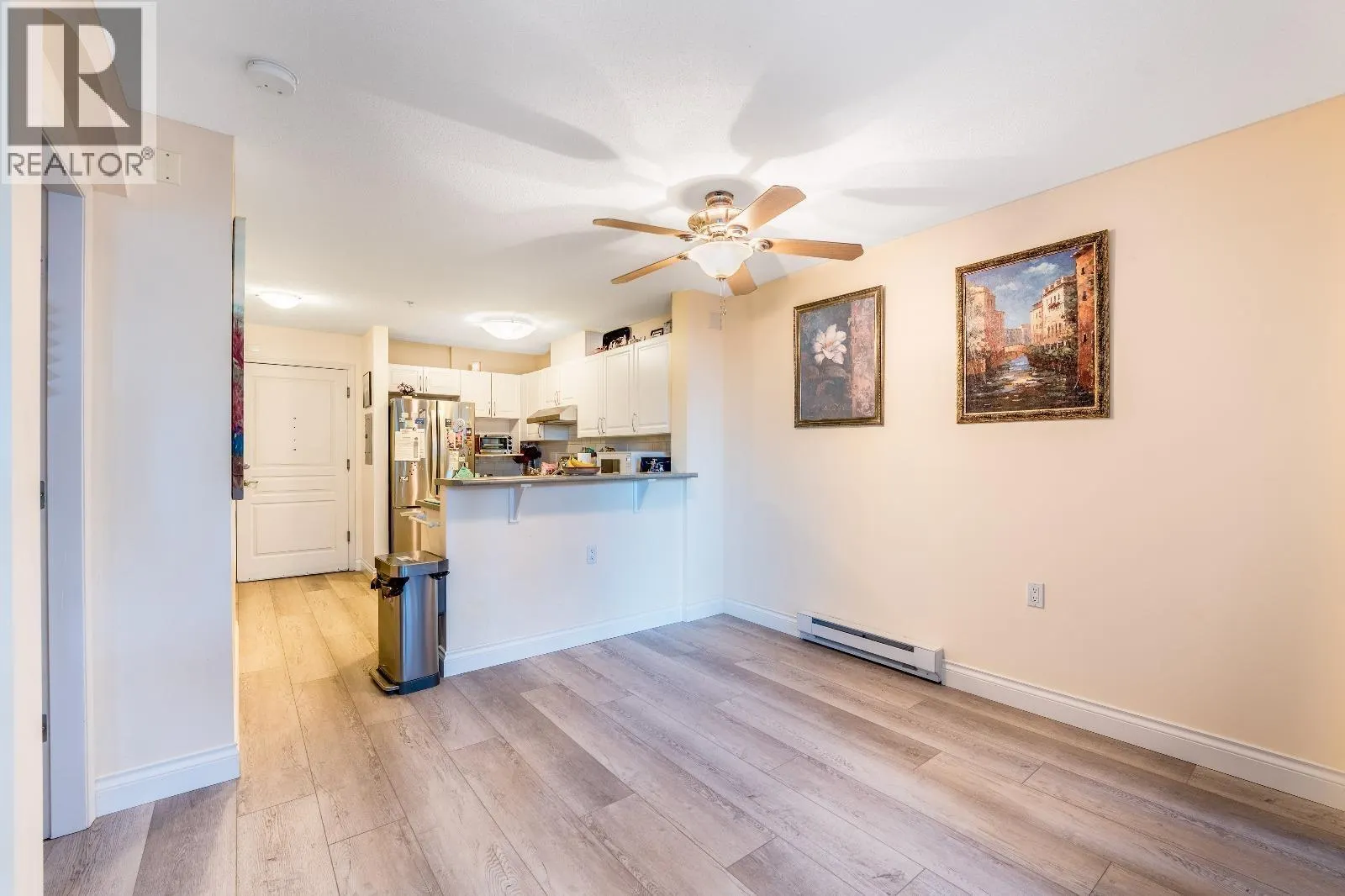 416 960 LYNN VALLEY ROAD