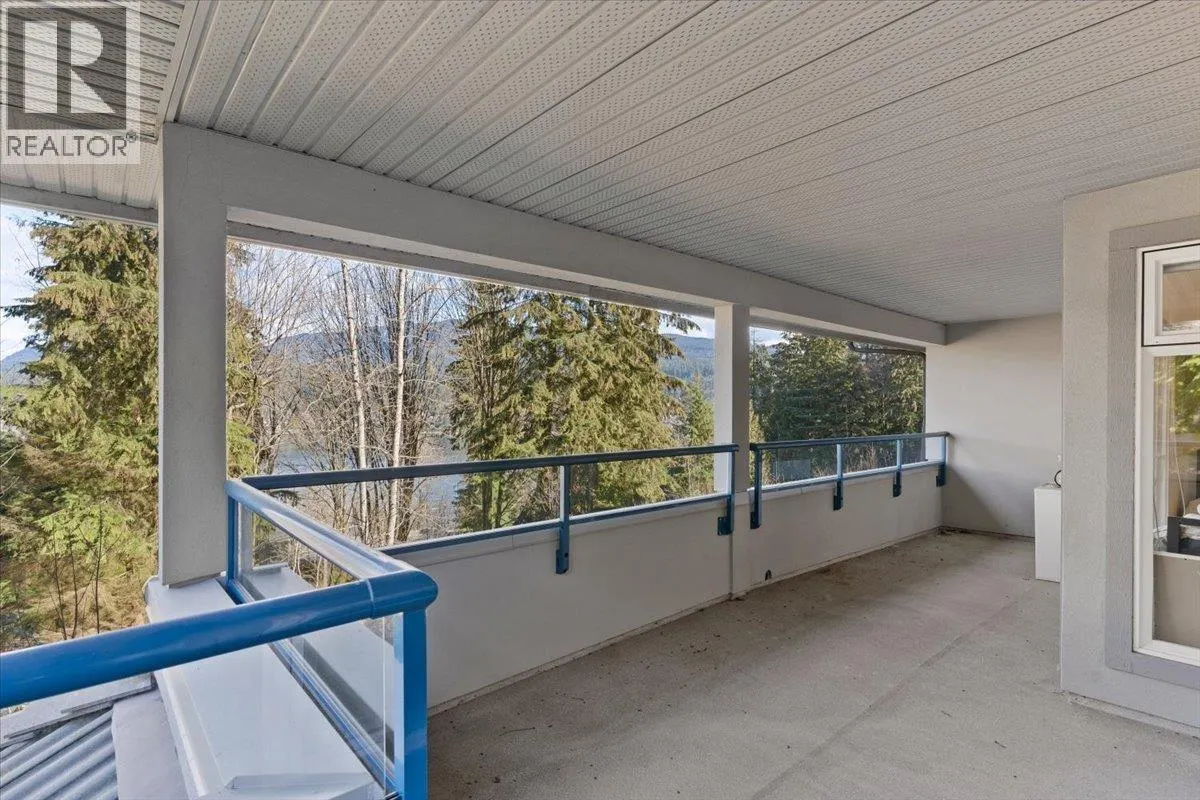 62 SHORELINE CIRCLE
