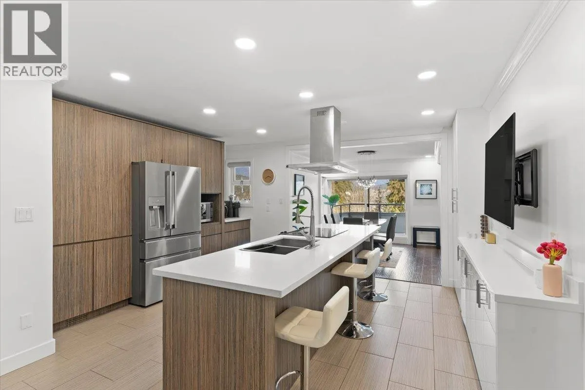 62 SHORELINE CIRCLE