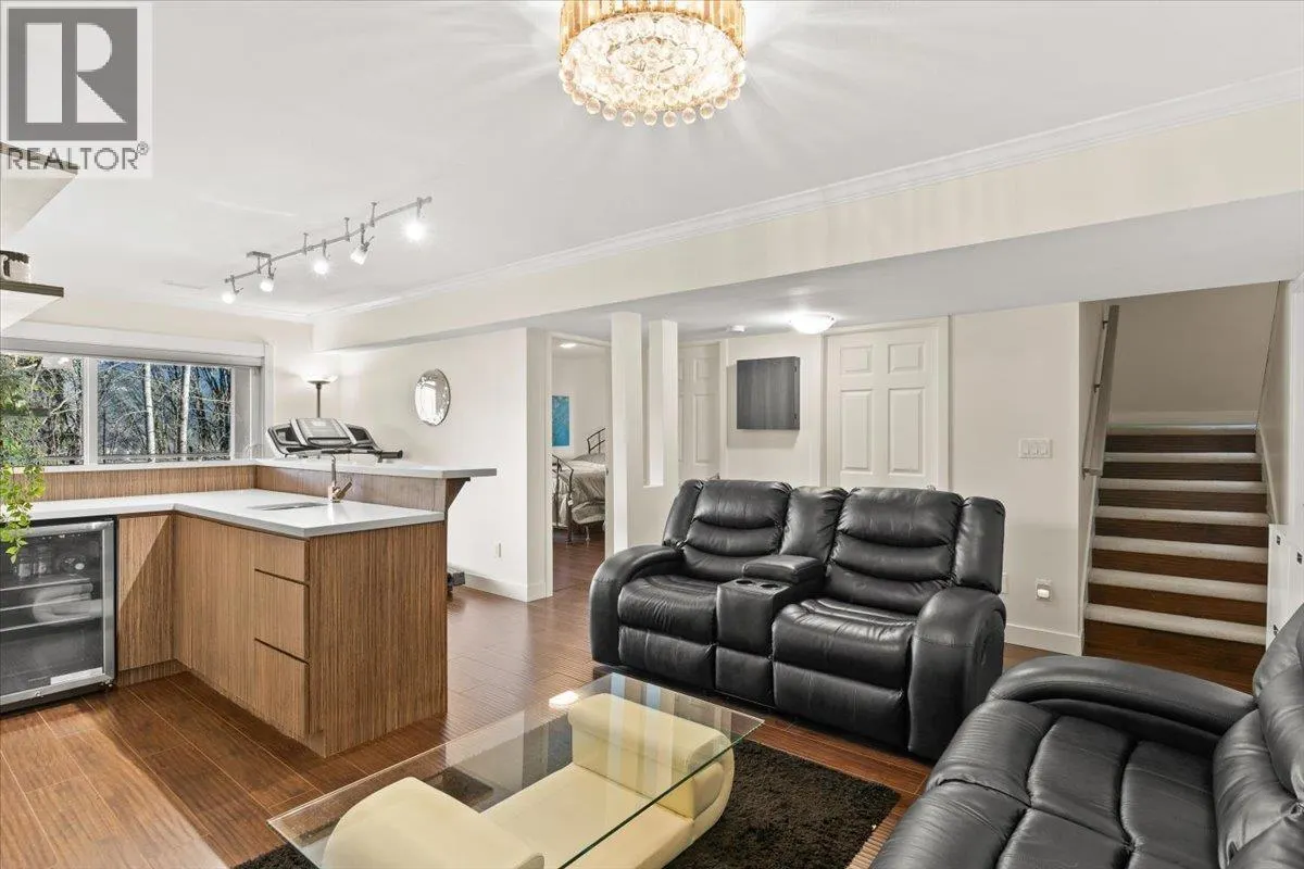 62 SHORELINE CIRCLE