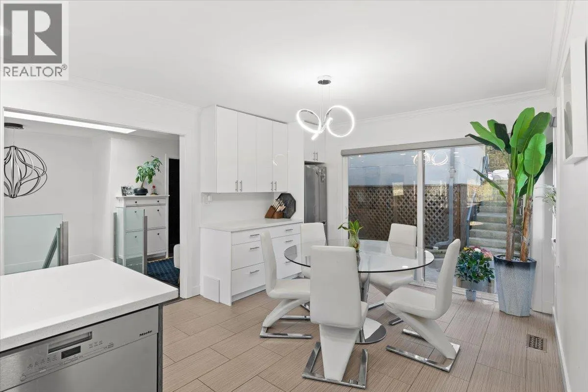 62 SHORELINE CIRCLE