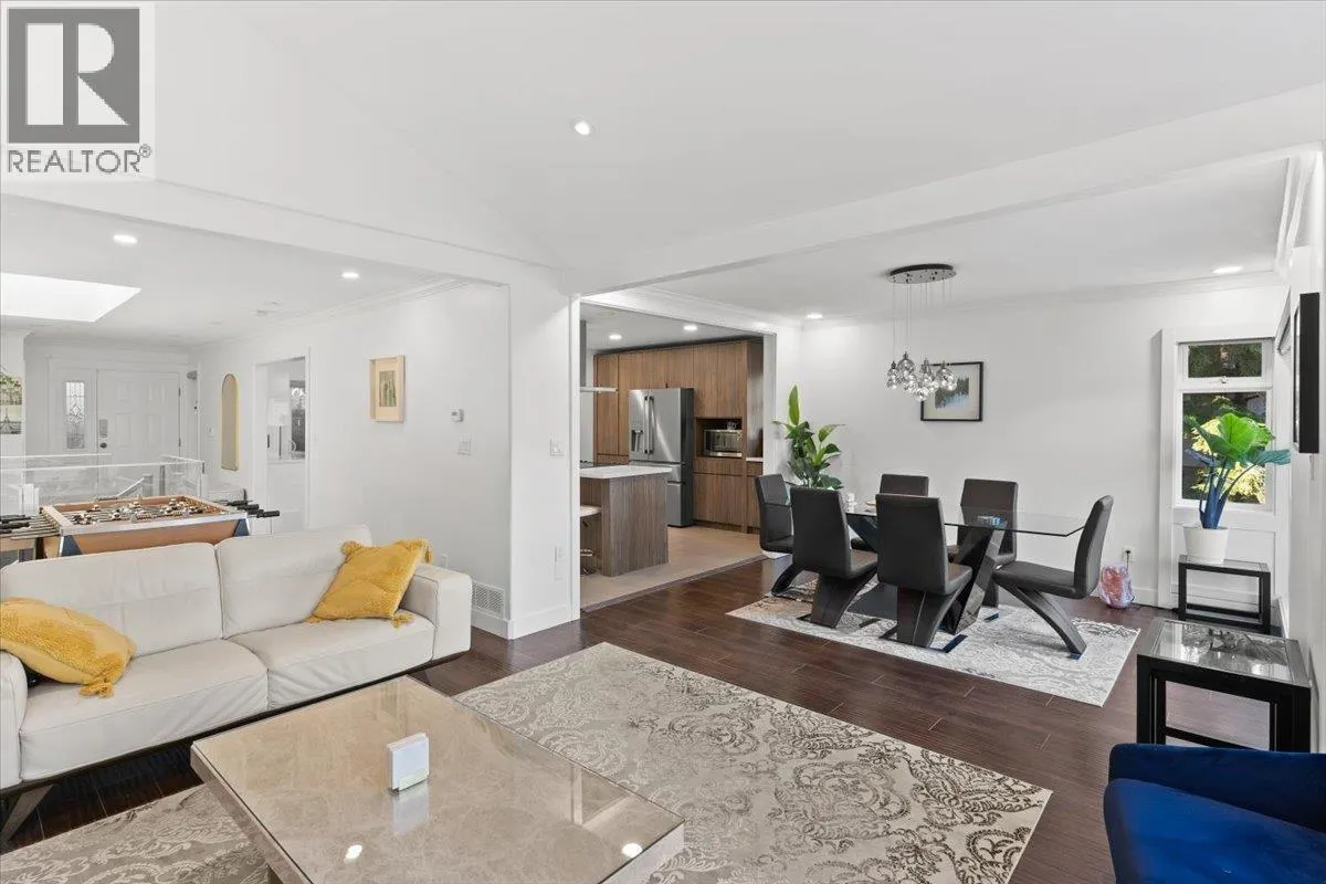 62 SHORELINE CIRCLE