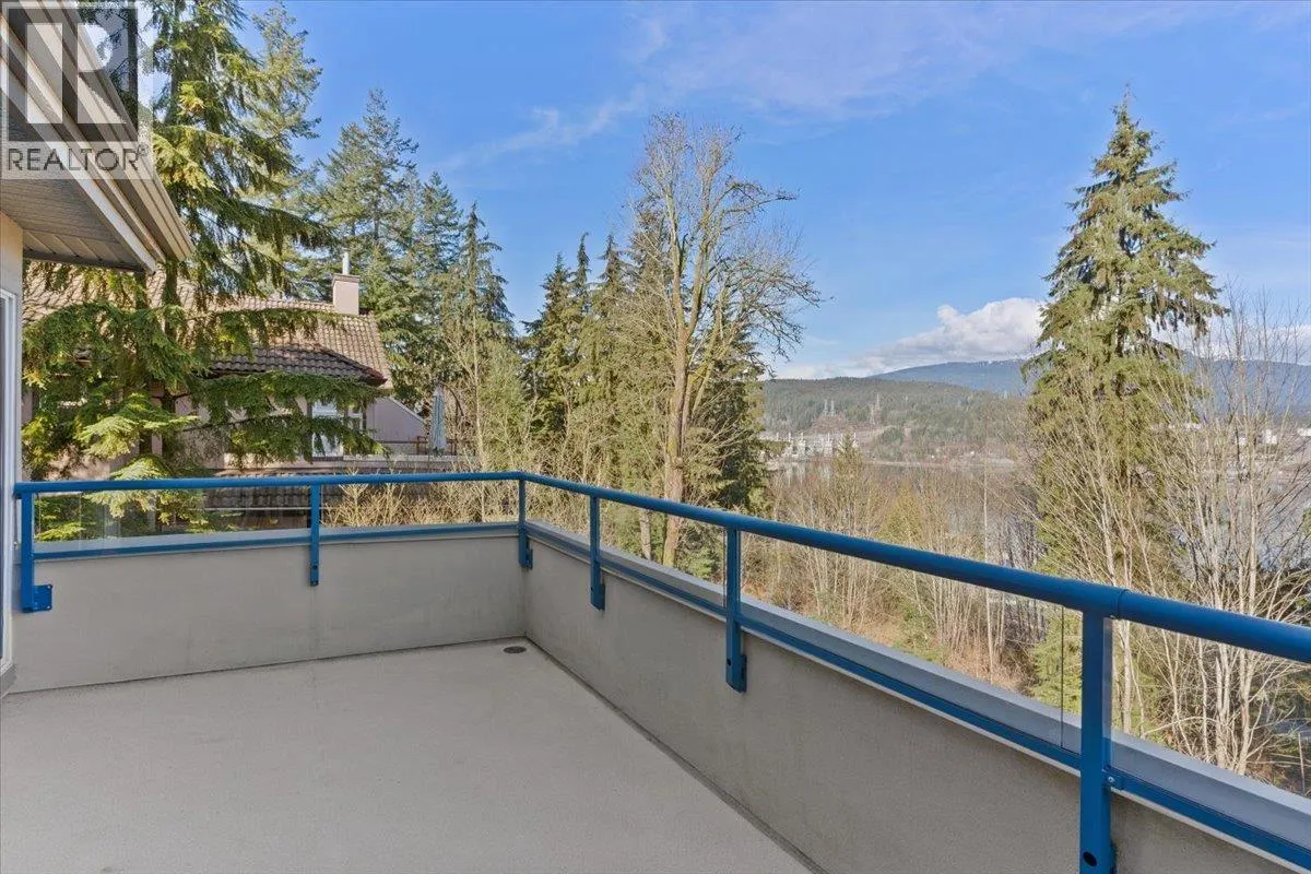 62 SHORELINE CIRCLE