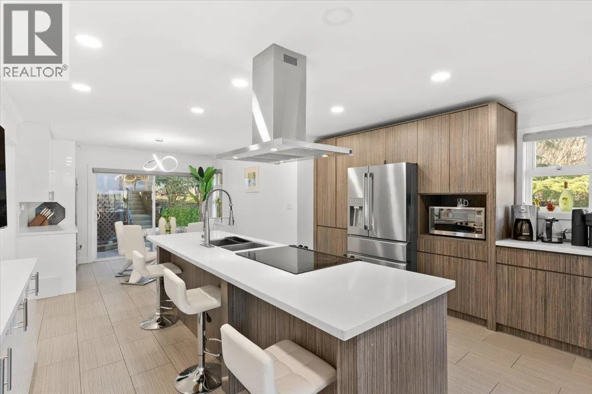 62 SHORELINE CIRCLE