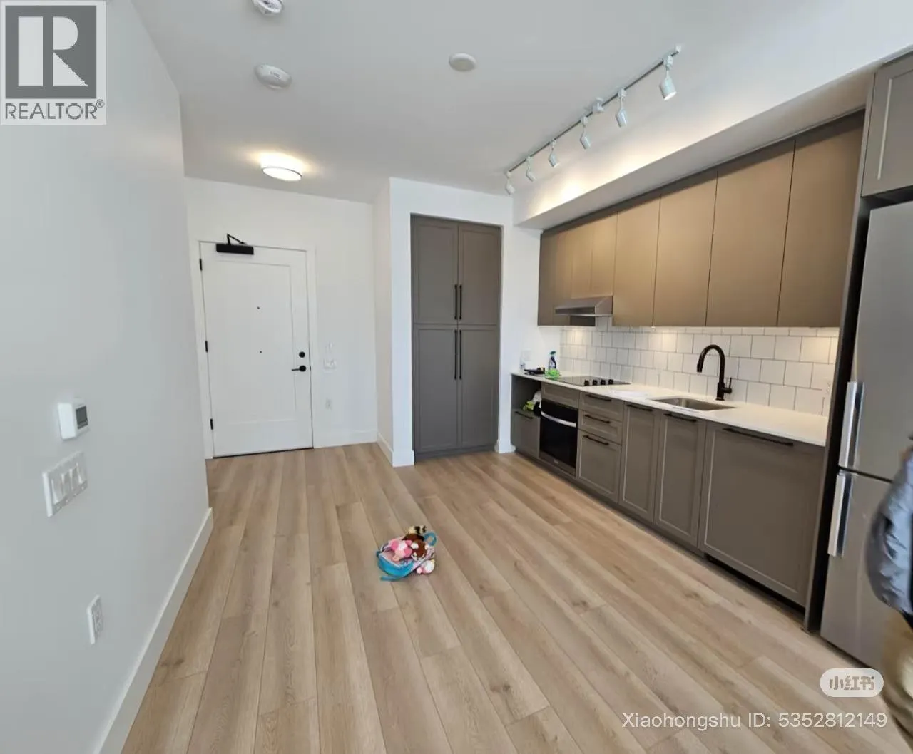 409 8750 UNIVERSITY CRESCENT