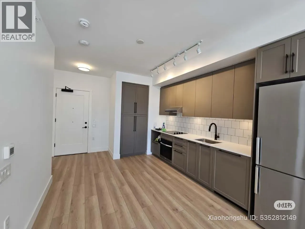 409 8750 UNIVERSITY CRESCENT