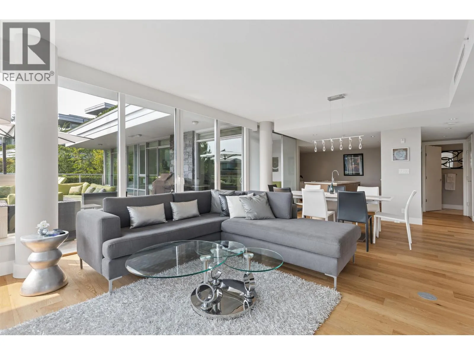 201 908 KEITH ROAD