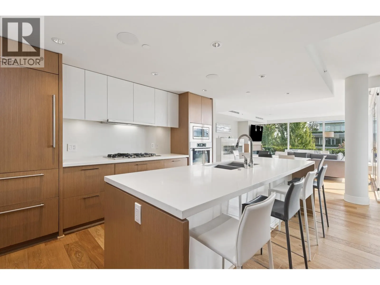 201 908 KEITH ROAD