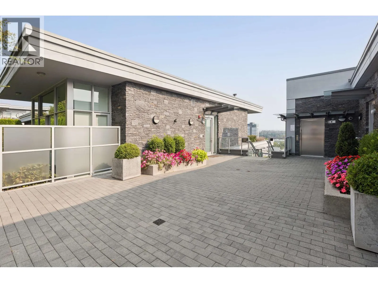 201 908 KEITH ROAD