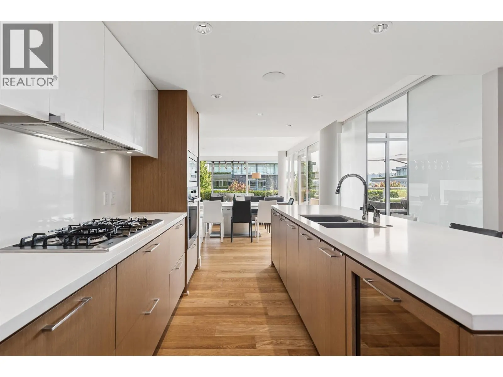 201 908 KEITH ROAD