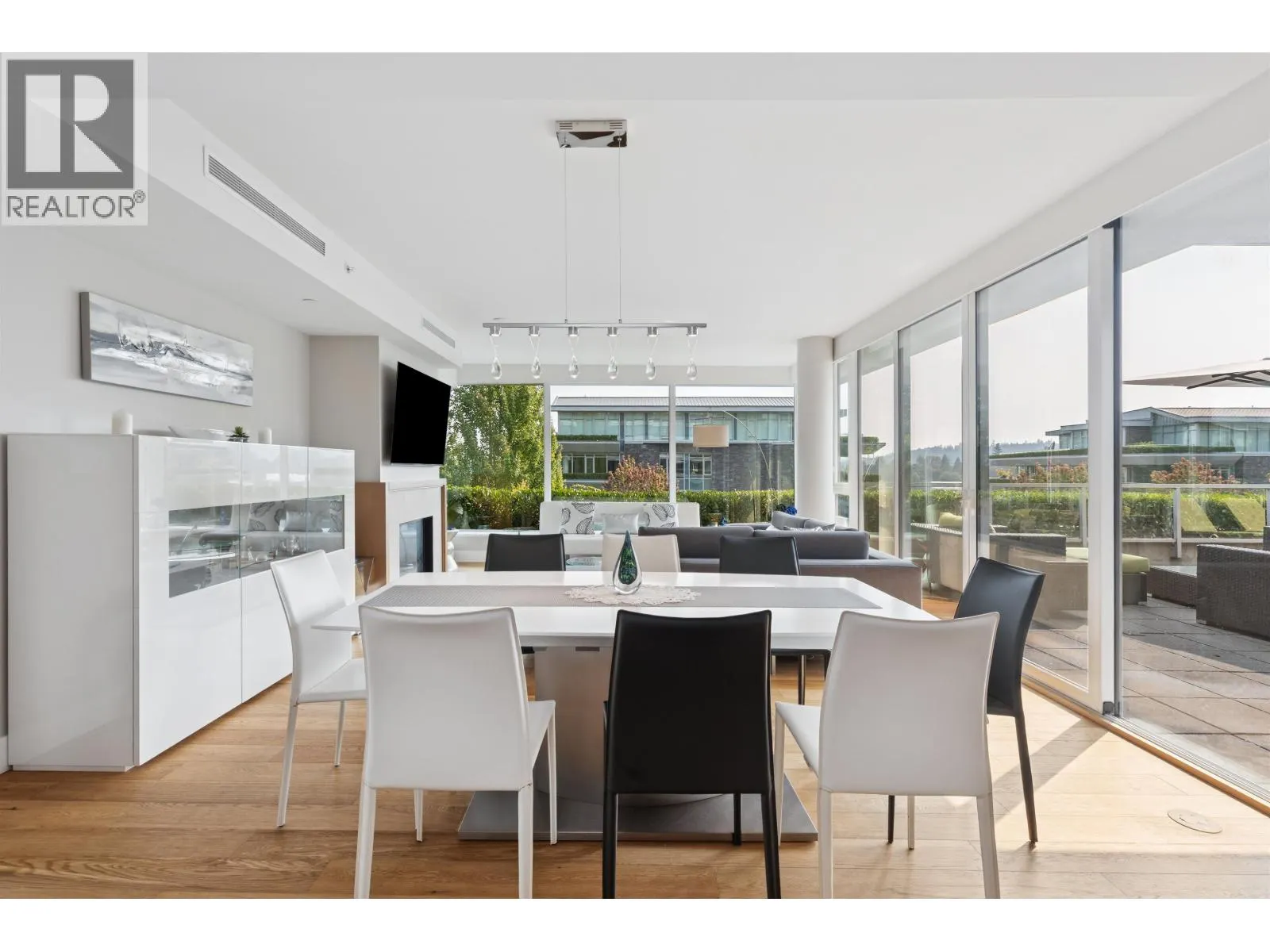 201 908 KEITH ROAD