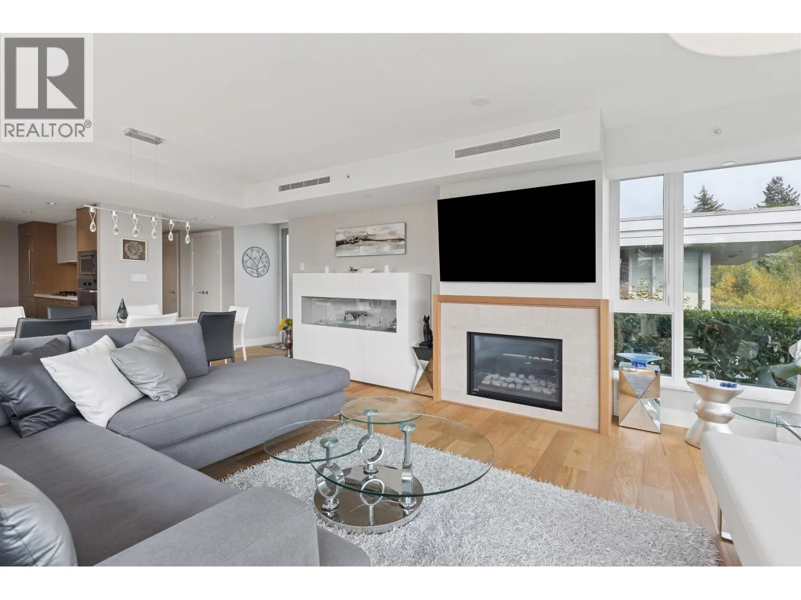 201 908 KEITH ROAD