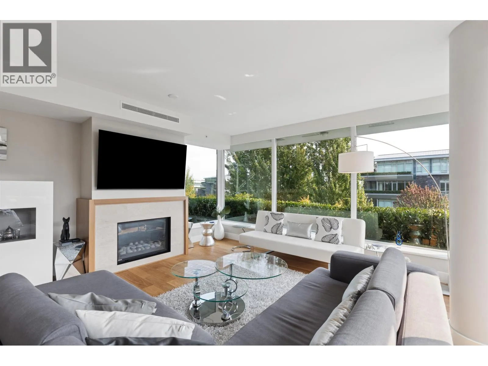 201 908 KEITH ROAD
