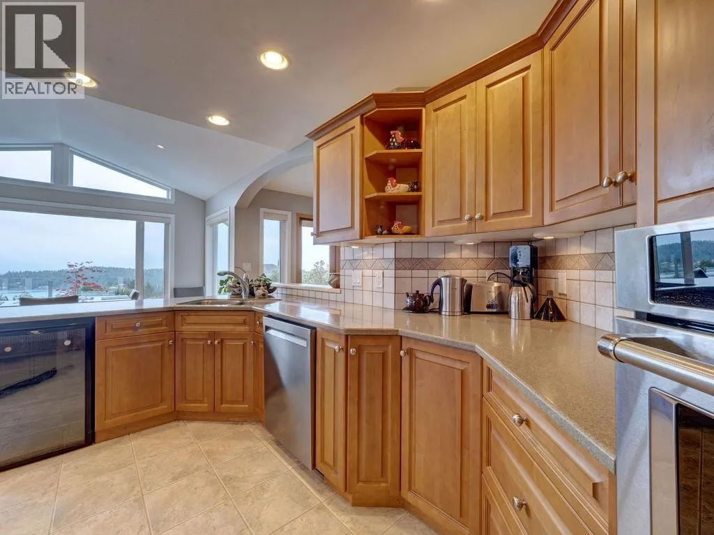 806 OCEANMOUNT BOULEVARD
