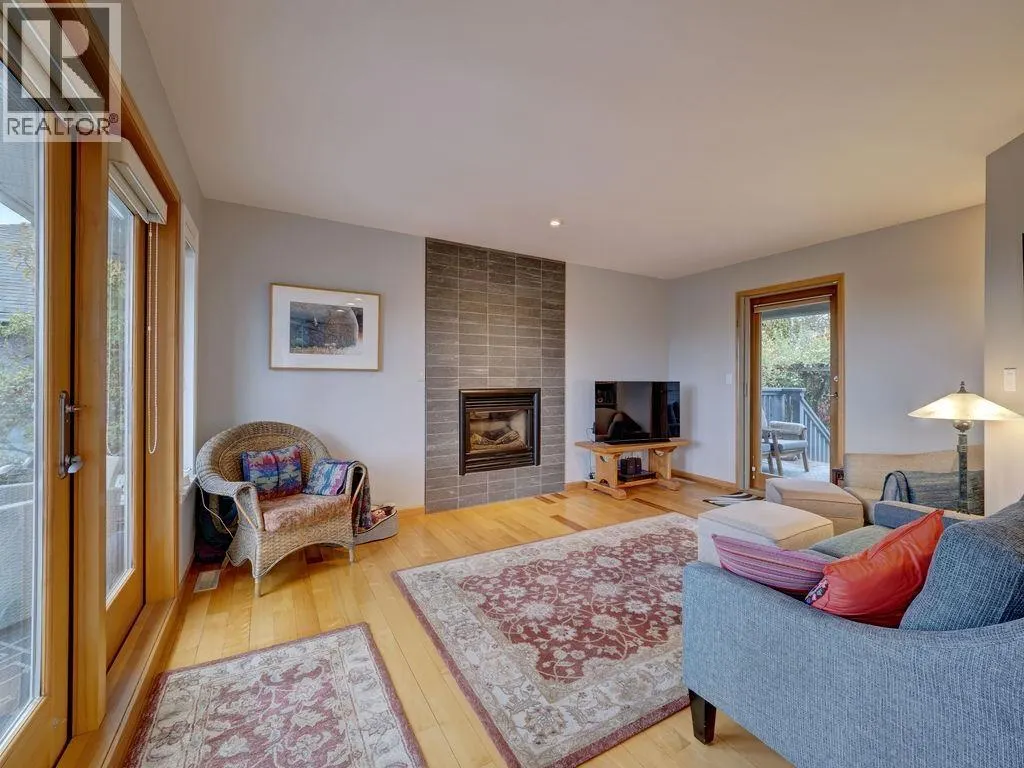 806 OCEANMOUNT BOULEVARD