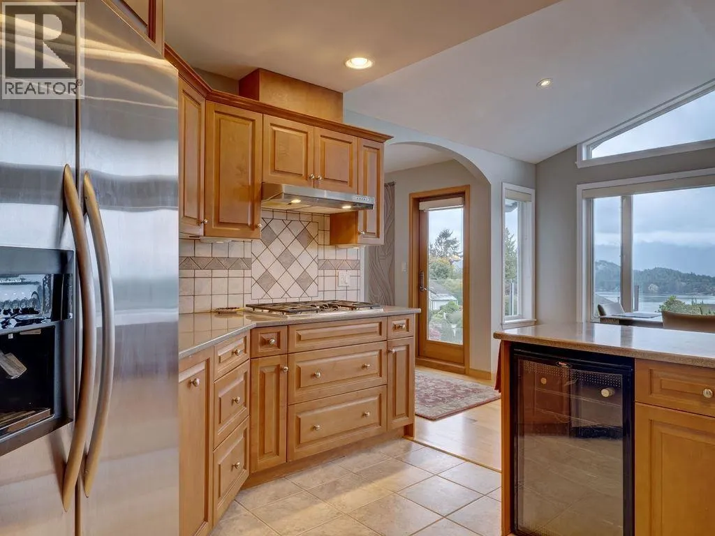 806 OCEANMOUNT BOULEVARD