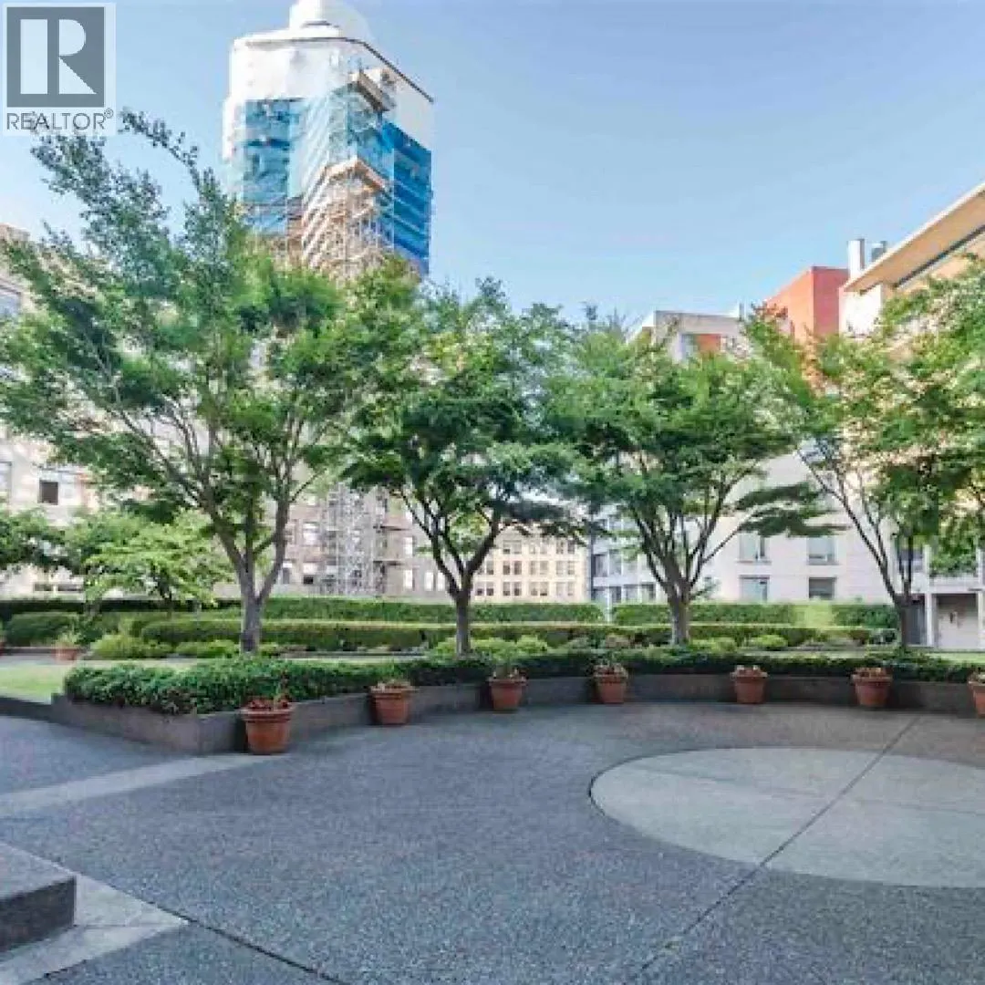 3201 183 KEEFER PLACE