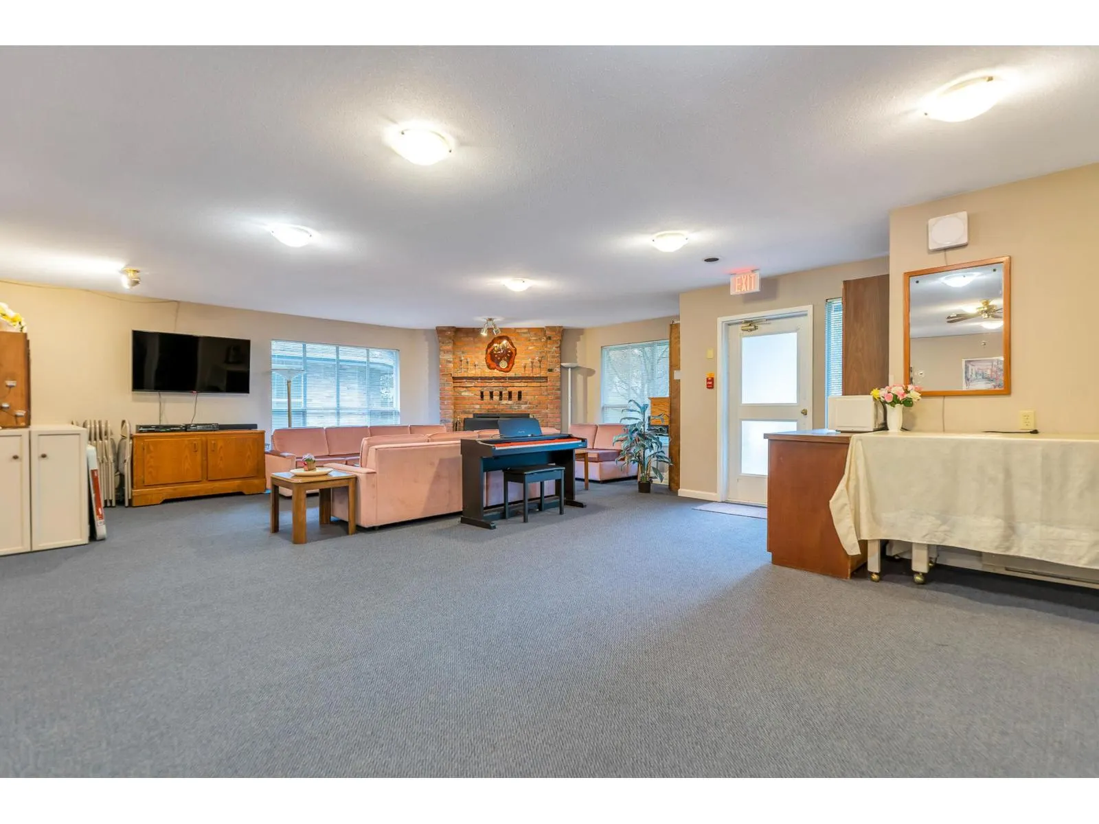 210 13959 16 AVENUE