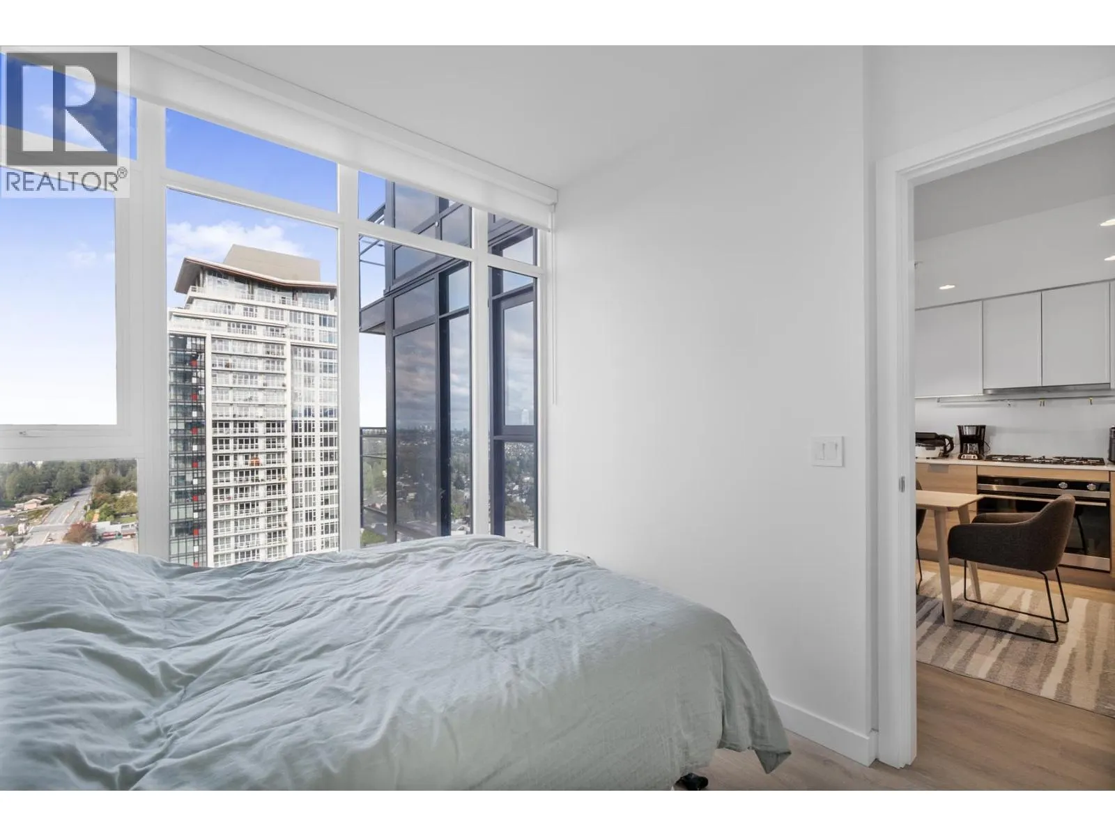 1806 1045 AUSTIN AVENUE