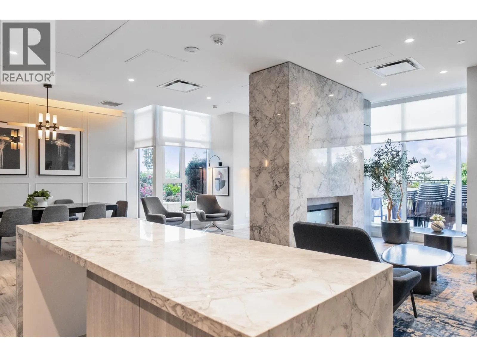 1806 1045 AUSTIN AVENUE