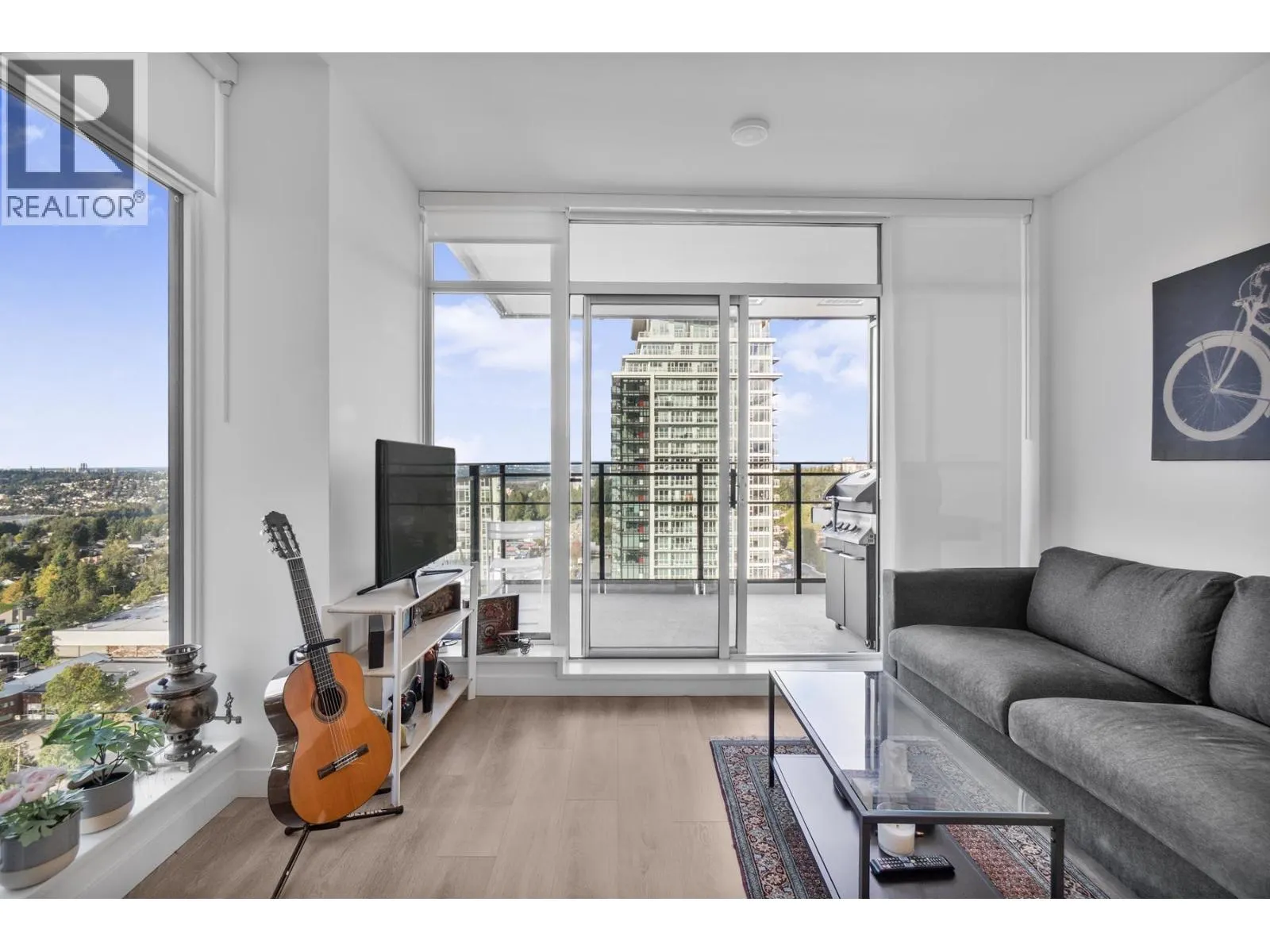 1806 1045 AUSTIN AVENUE