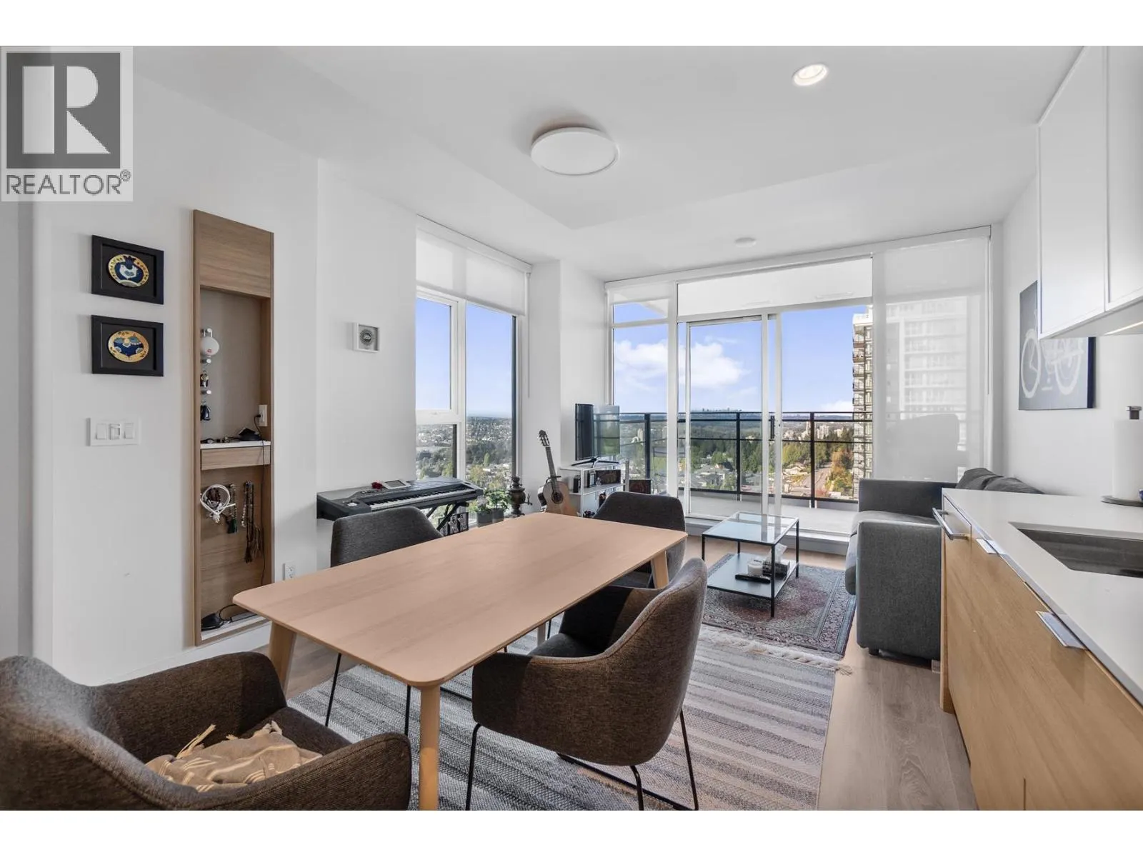 1806 1045 AUSTIN AVENUE
