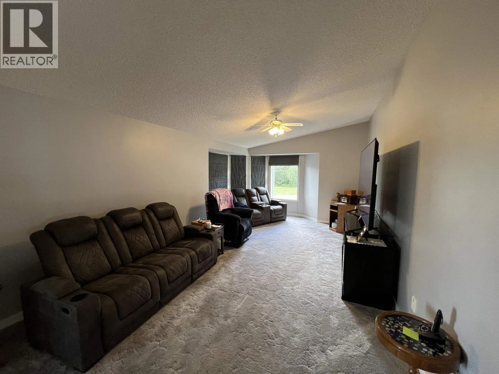 3 PEBBLE DRIVE