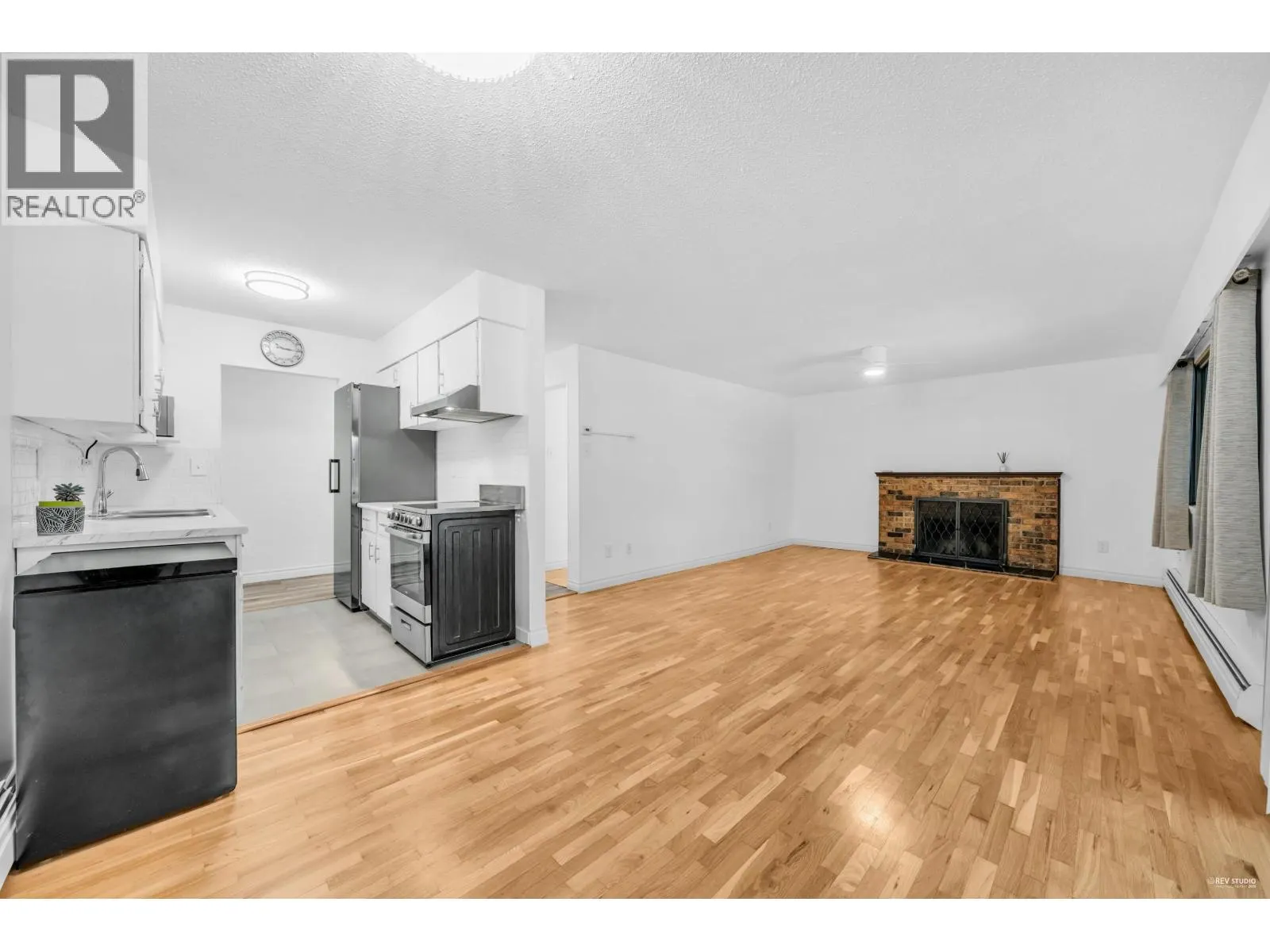 704 555 W 28TH STREET